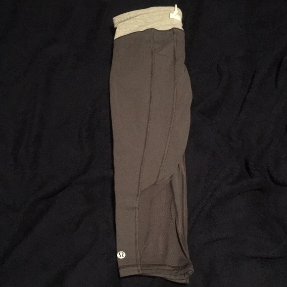 Lululemon mid rise running crop 21”size 4 - Picture 7 of 7